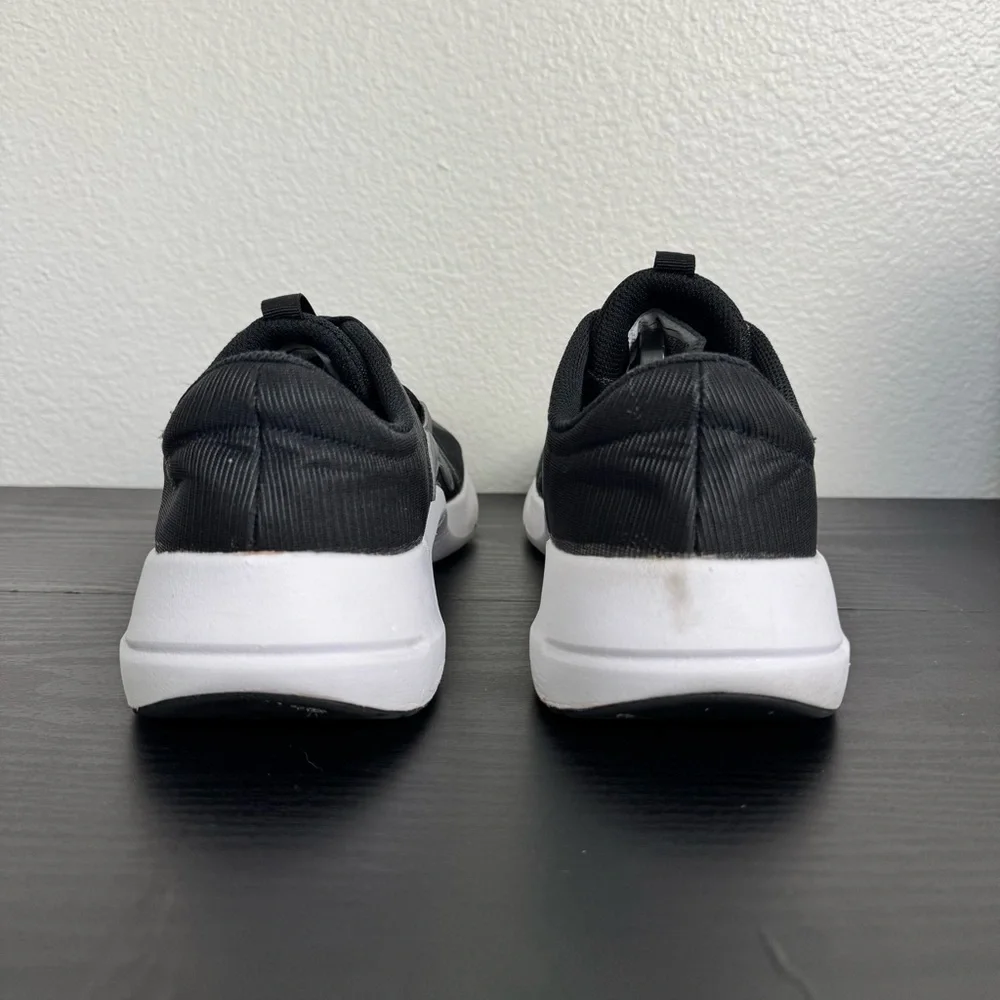 Nike Training In-Season 13 sneakers in black and white Size 10